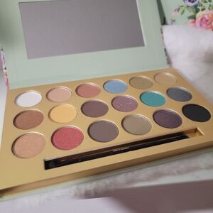 Beyond 18 Pan Eyeshadow Palette - Diverse Color Collection - Peony